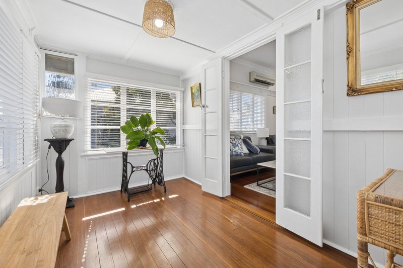 Photo - 14 Agnes Street, Holland Park West QLD 4121 - Image 2
