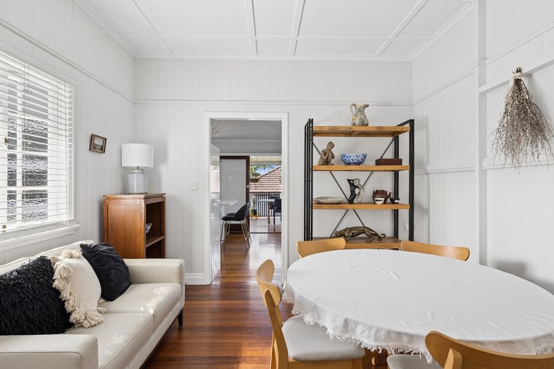 Photo - 14 Agnes Street, Holland Park West QLD 4121 - Image 4