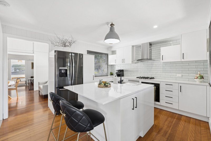 Photo - 14 Agnes Street, Holland Park West QLD 4121 - Image 5