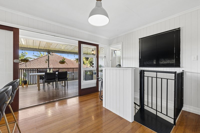Photo - 14 Agnes Street, Holland Park West QLD 4121 - Image 6