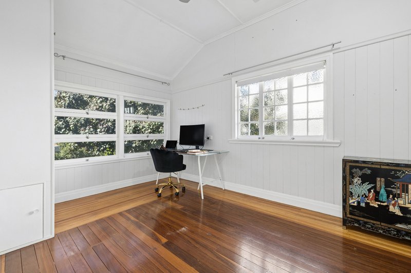 Photo - 14 Agnes Street, Holland Park West QLD 4121 - Image 13
