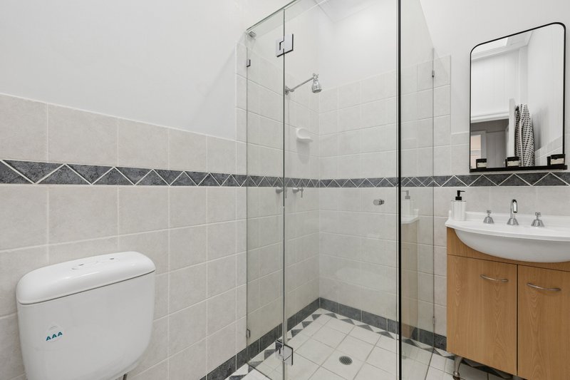 Photo - 14 Agnes Street, Holland Park West QLD 4121 - Image 15
