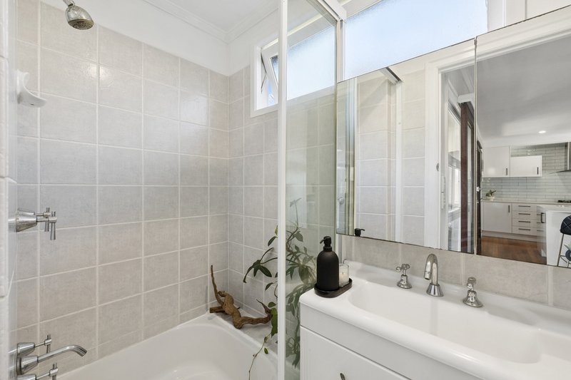 Photo - 14 Agnes Street, Holland Park West QLD 4121 - Image 16