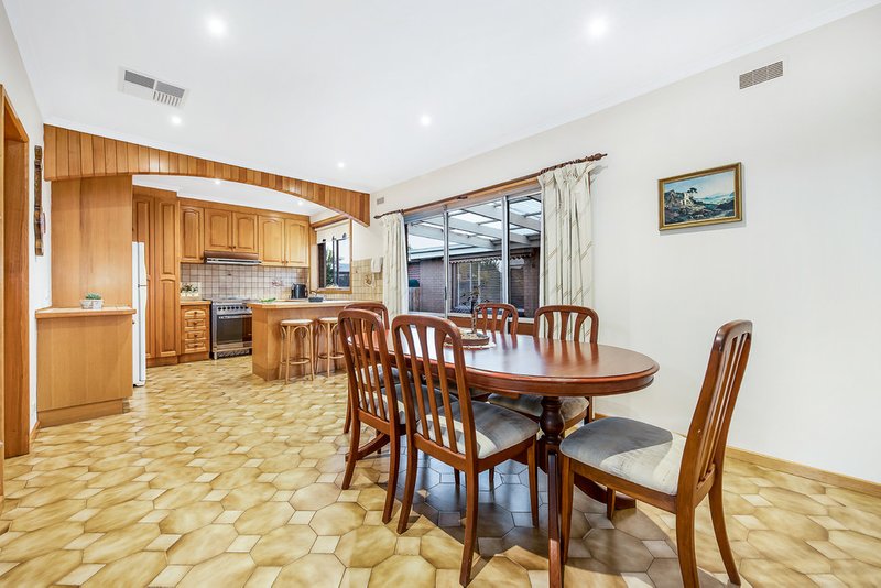 Photo - 14 Albany Drive, Mulgrave VIC 3170 - Image 4