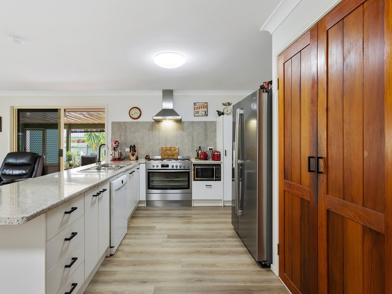 Photo - 14 Albert Pl , Sandstone Point QLD 4511 - Image 7