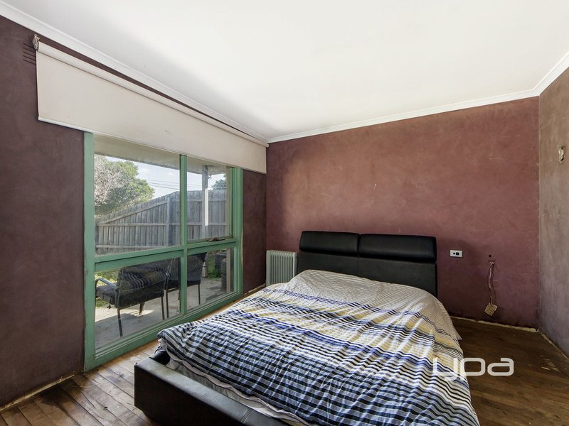 Photo - 14 Aldergate Crescent, Kings Park VIC 3021 - Image 3