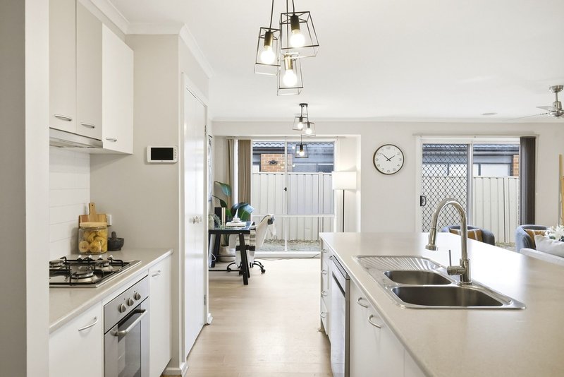 Photo - 14 Alice Close, Bacchus Marsh VIC 3340 - Image 2