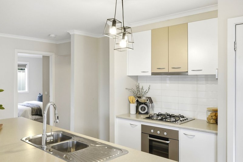 Photo - 14 Alice Close, Bacchus Marsh VIC 3340 - Image 3