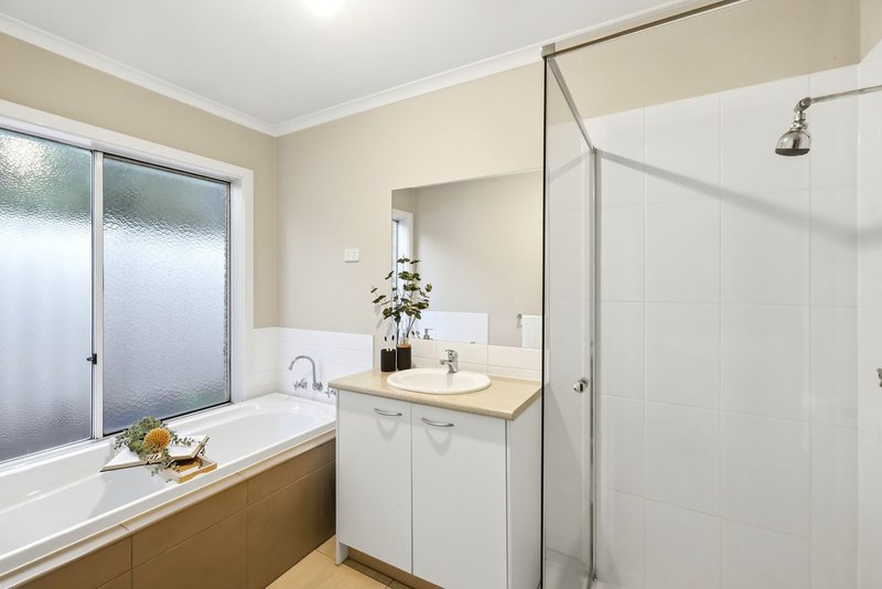 Photo - 14 Alice Close, Bacchus Marsh VIC 3340 - Image 15