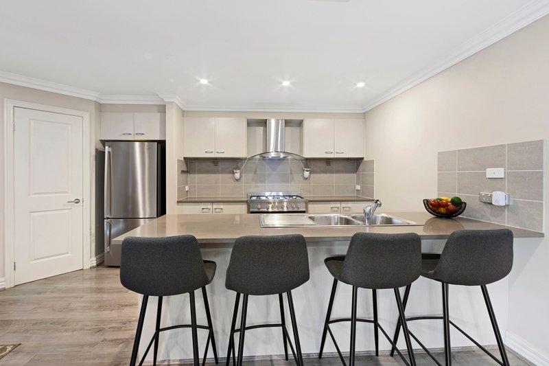 Photo - 14 Amber Way, Cobblebank VIC 3338 - Image 3