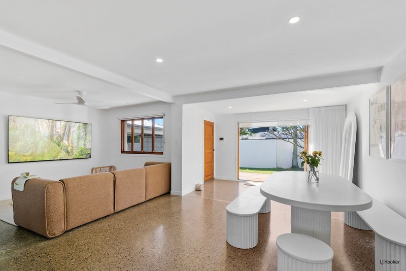 Photo - 14 Amboina Avenue, Palm Beach QLD 4221 - Image 5