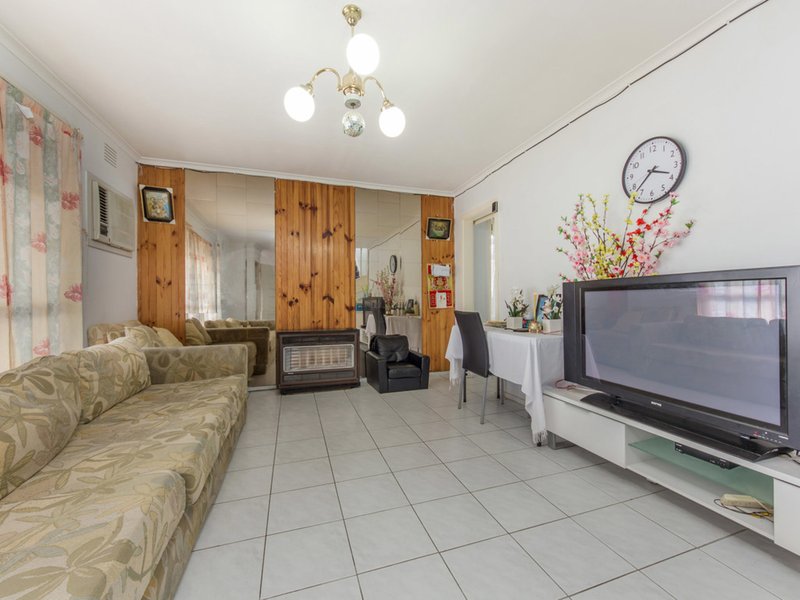 Photo - 14 Amelia Avenue, Deer Park VIC 3023 - Image 2