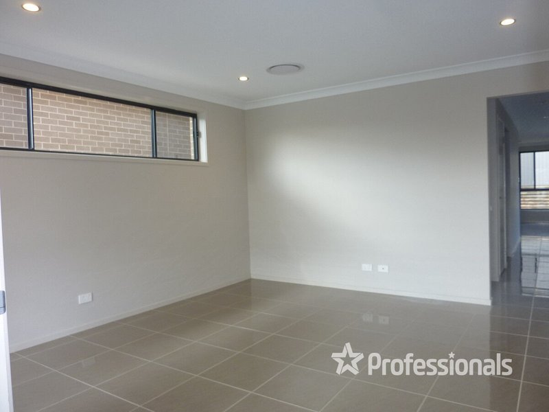 Photo - 14 Annaluke Street, Riverstone NSW 2765 - Image 5