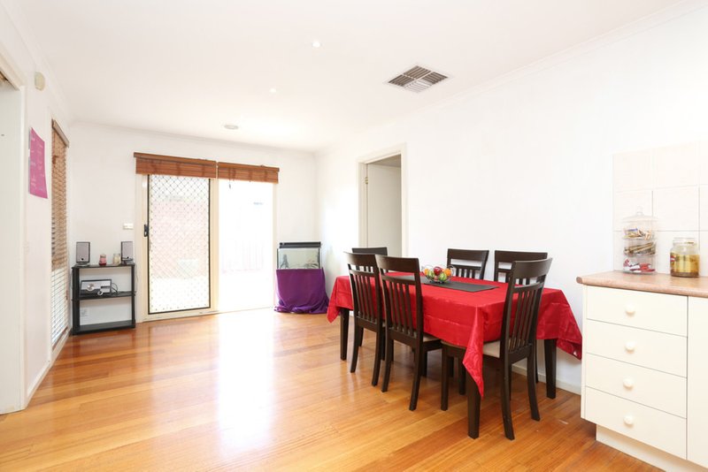 Photo - 14 Aquila Grove, Roxburgh Park VIC 3064 - Image 5