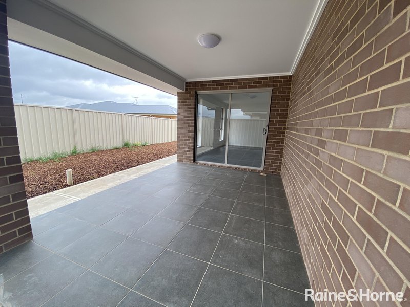 Photo - 14 Aragon Court, Munno Para West SA 5115 - Image 9