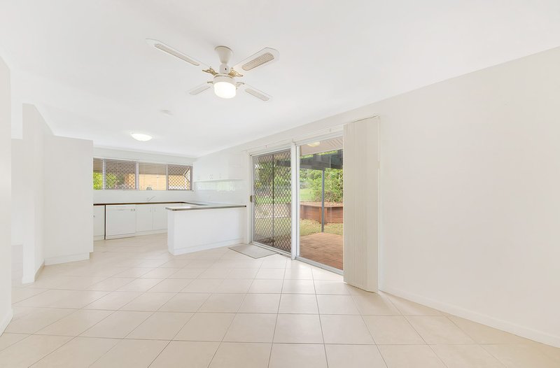 Photo - 14 Aramac Drive, Clinton QLD 4680 - Image 4