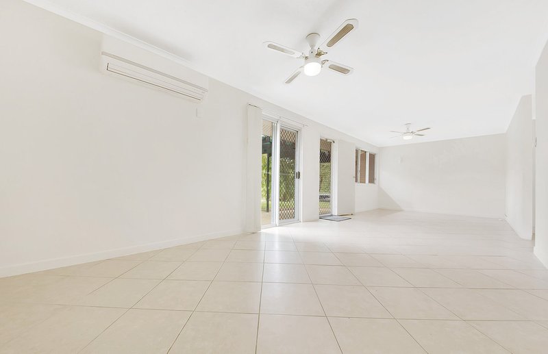 Photo - 14 Aramac Drive, Clinton QLD 4680 - Image 6