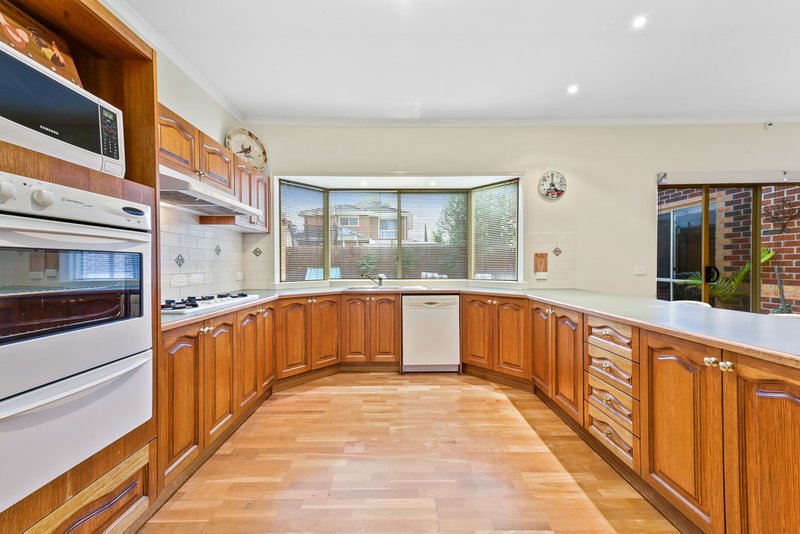 Photo - 14 Arlington Place, Narre Warren South VIC 3805 - Image 2