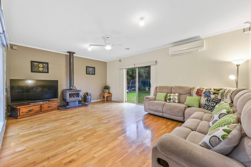 Photo - 14 Arlington Place, Narre Warren South VIC 3805 - Image 3