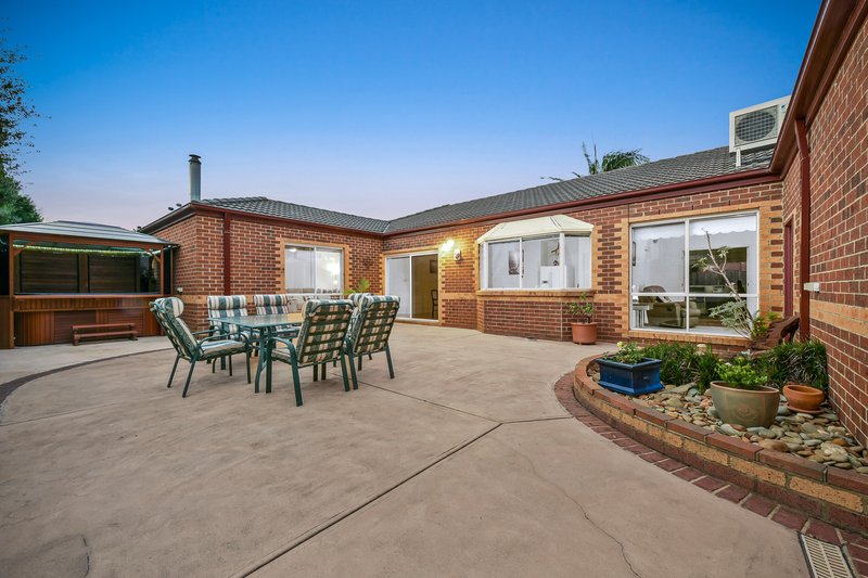 Photo - 14 Arlington Place, Narre Warren South VIC 3805 - Image 4