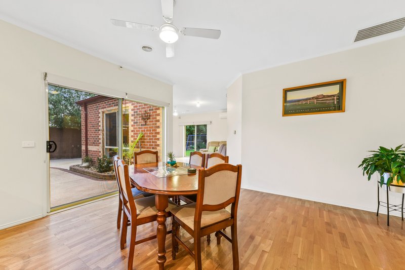 Photo - 14 Arlington Place, Narre Warren South VIC 3805 - Image 9