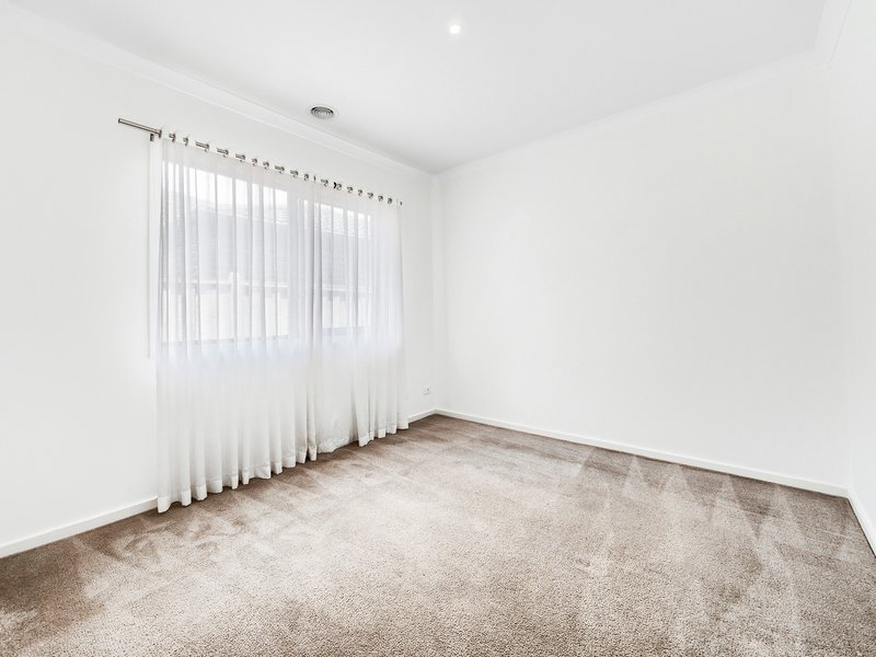 Photo - 14 Armstrong Street, Cranbourne East VIC 3977 - Image 21