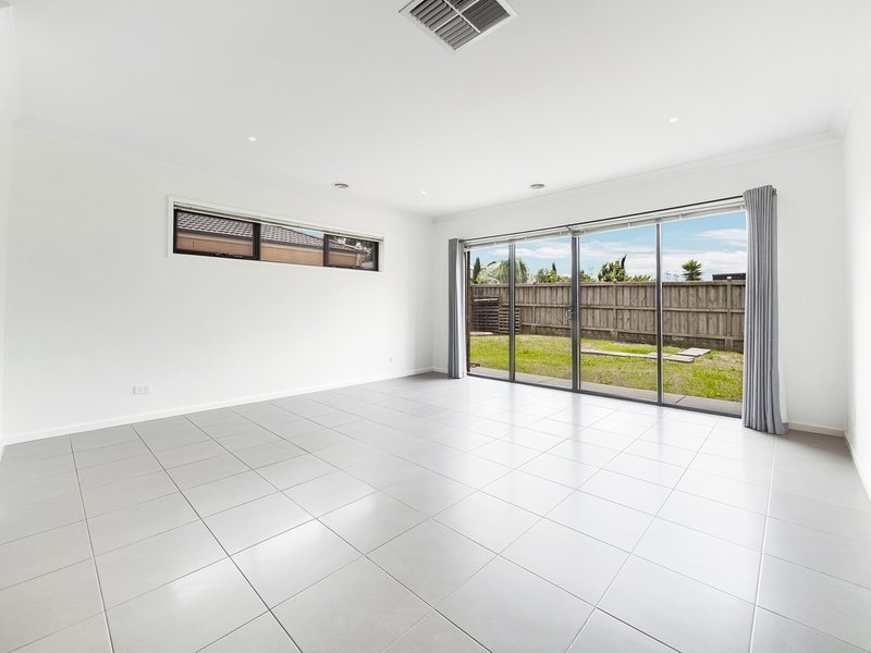 Photo - 14 Armstrong Street, Cranbourne East VIC 3977 - Image 22