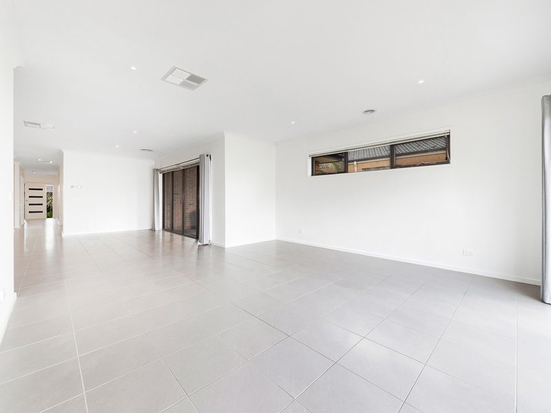 Photo - 14 Armstrong Street, Cranbourne East VIC 3977 - Image 23