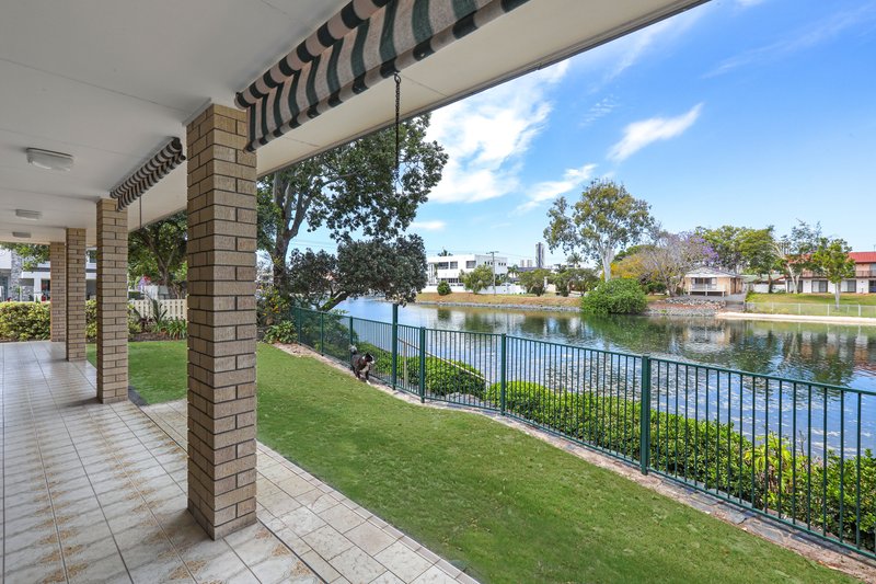 Photo - 14 Aroona Avenue, Broadbeach Waters QLD 4218 - Image 4