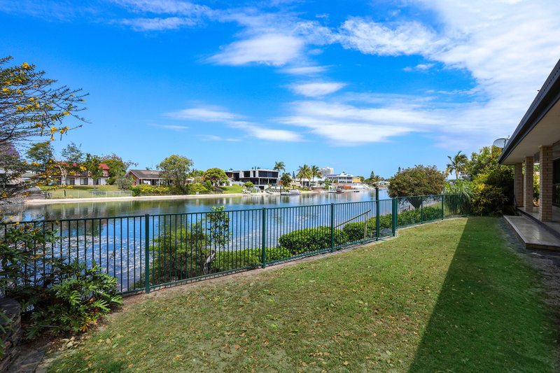 Photo - 14 Aroona Avenue, Broadbeach Waters QLD 4218 - Image 6