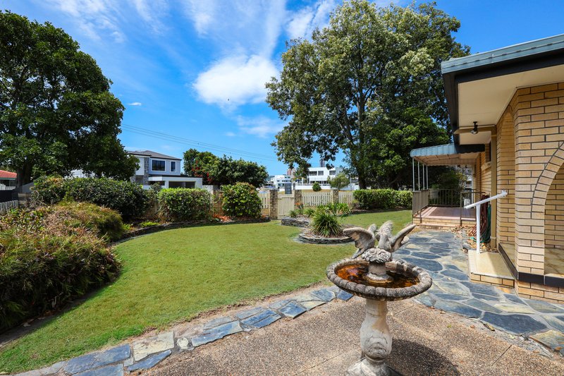 Photo - 14 Aroona Avenue, Broadbeach Waters QLD 4218 - Image 9