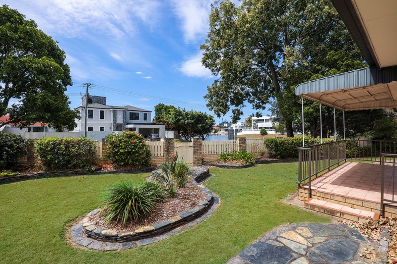 Photo - 14 Aroona Avenue, Broadbeach Waters QLD 4218 - Image 11