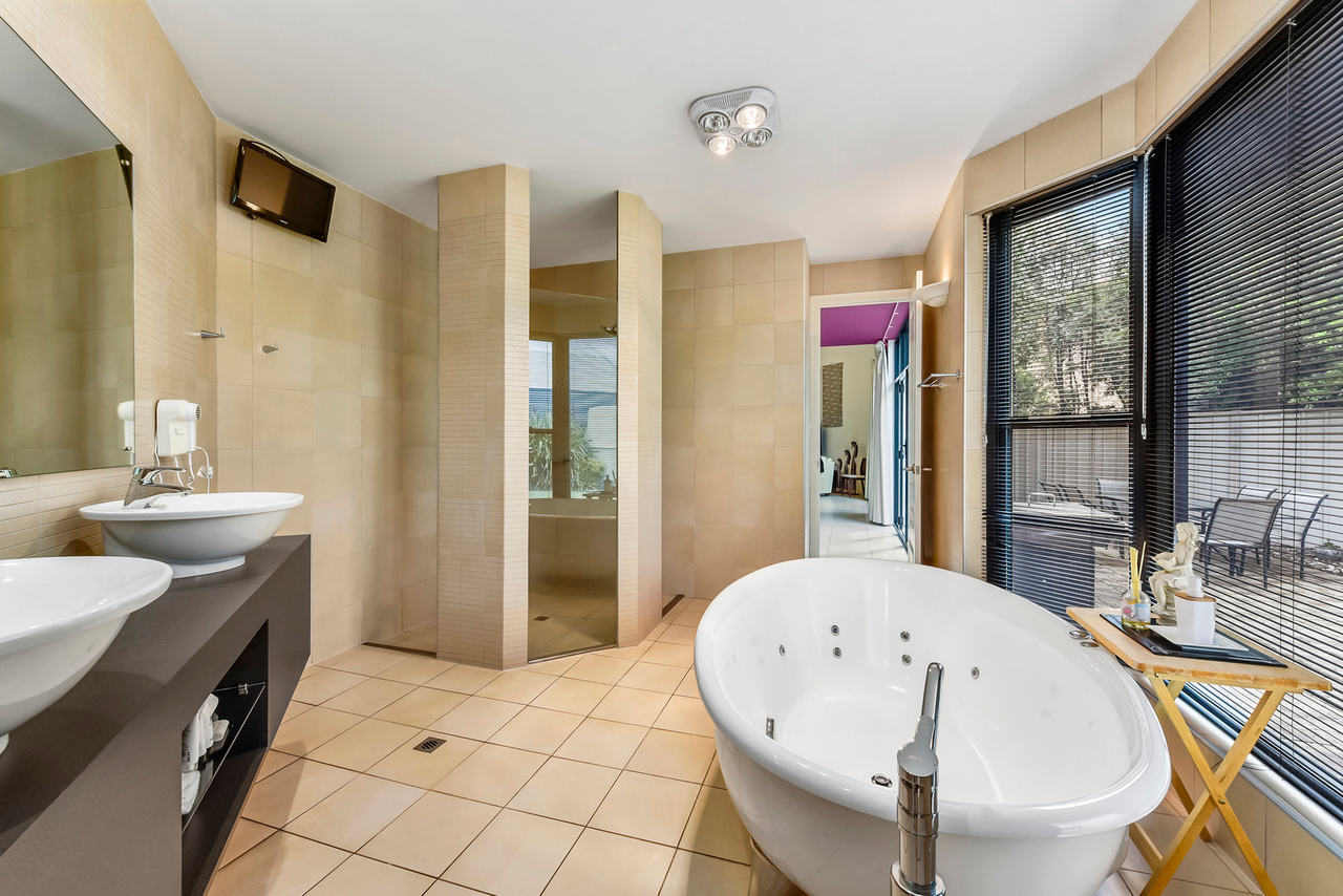 6-bedroom house at 14 Arthur Street, Penola SA 5277, Wattle Range, South Australia