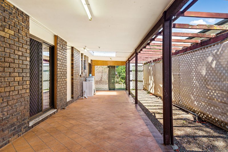 Photo - 14 Arvon Avenue, Beachmere QLD 4510 - Image 9