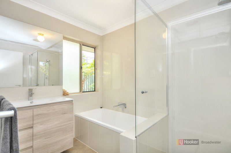 Photo - 14 Ashburton Close, Arundel QLD 4214 - Image 7