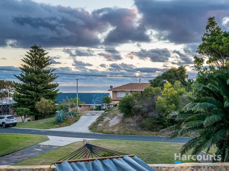 Photo - 14 Ashley Avenue, Quinns Rocks WA 6030 - Image 3