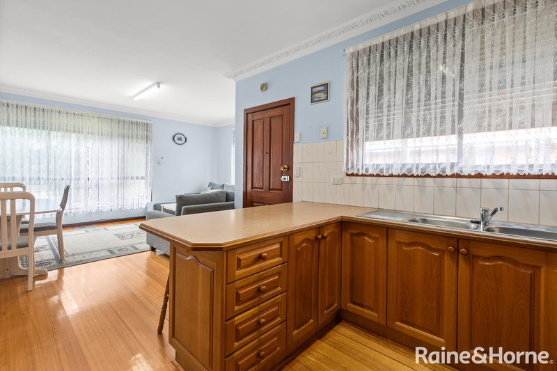 Photo - 14 Aster Close, Meadow Heights VIC 3048 - Image 5