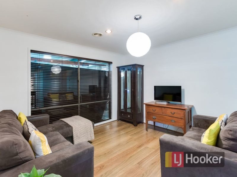 Photo - 14 Astley Wynd, Lynbrook VIC 3975 - Image 9