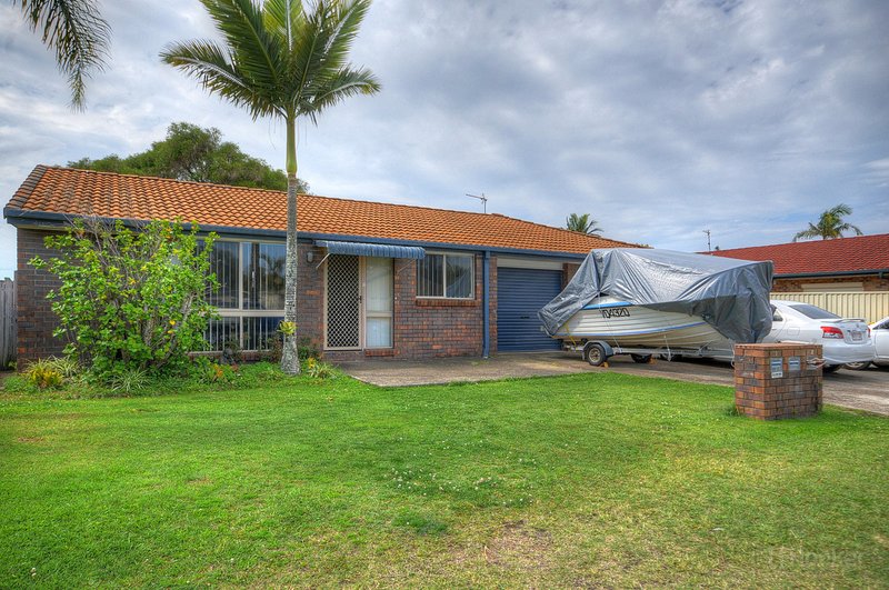 1/4 Avi Court, Labrador QLD 4215