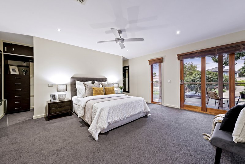 Photo - 14 Avonhurst Drive, Glen Waverley VIC 3150 - Image 9