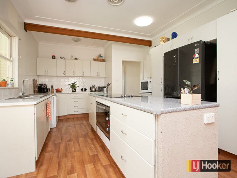 Photo - 14 Baird Crescent, South Tamworth NSW 2340 - Image 3