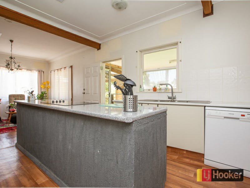 Photo - 14 Baird Crescent, South Tamworth NSW 2340 - Image 4