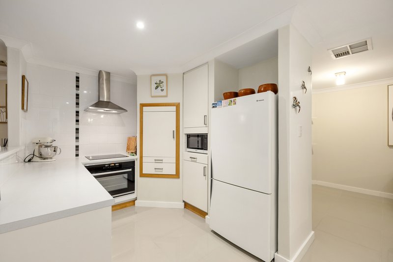 Photo - 14 Balbiri Close, Wilson WA 6107 - Image 15