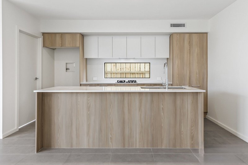 Photo - 14 Ballandean Boulevard, Gledswood Hills NSW 2557 - Image 3