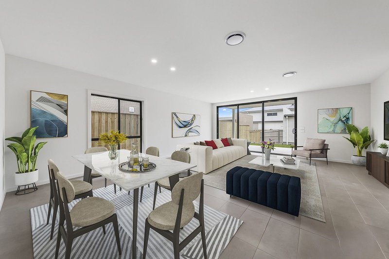 Photo - 14 Ballandean Boulevard, Gledswood Hills NSW 2557 - Image 4