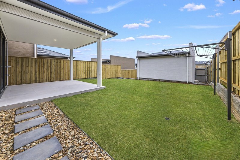 Photo - 14 Ballandean Boulevard, Gledswood Hills NSW 2557 - Image 7