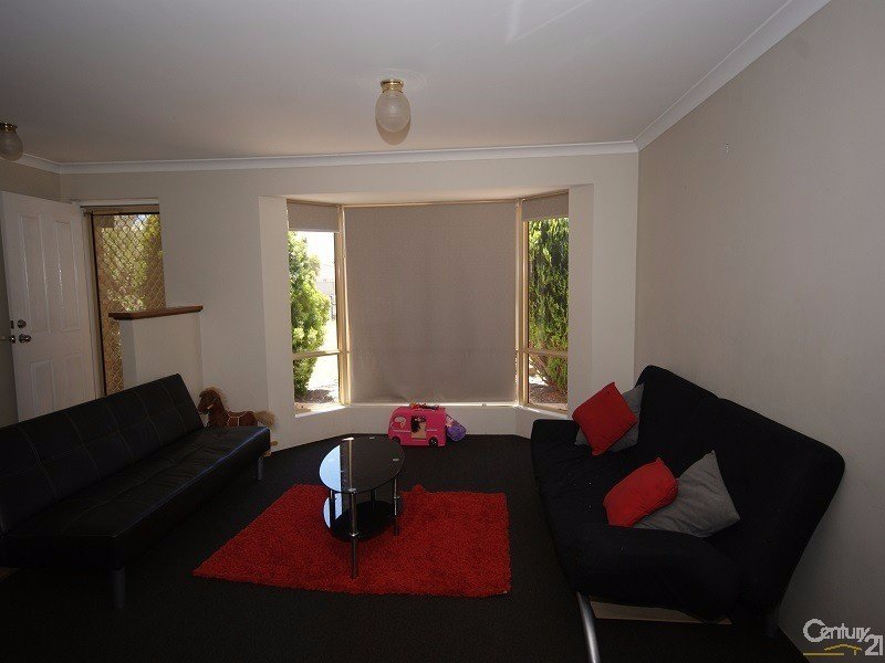 Photo - 14 Bandera Close, Warnbro WA 6169 - Image 3