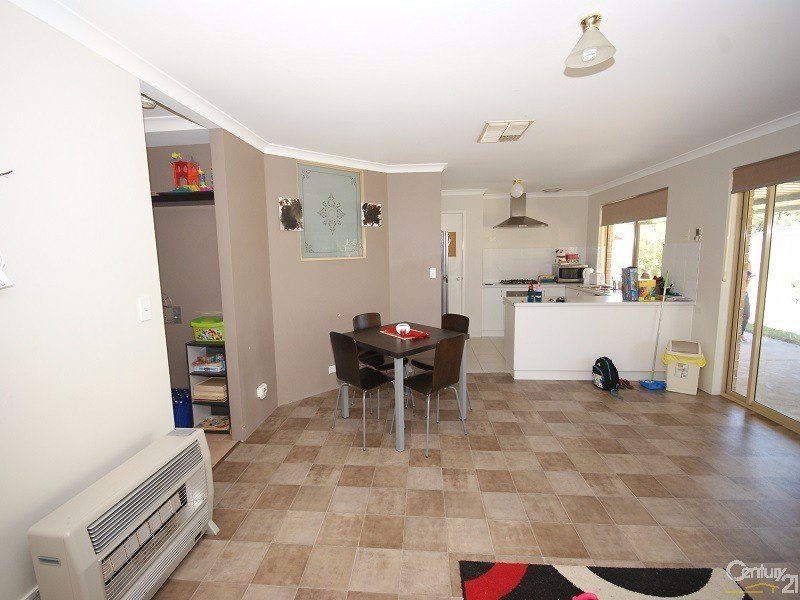 Photo - 14 Bandera Close, Warnbro WA 6169 - Image 7