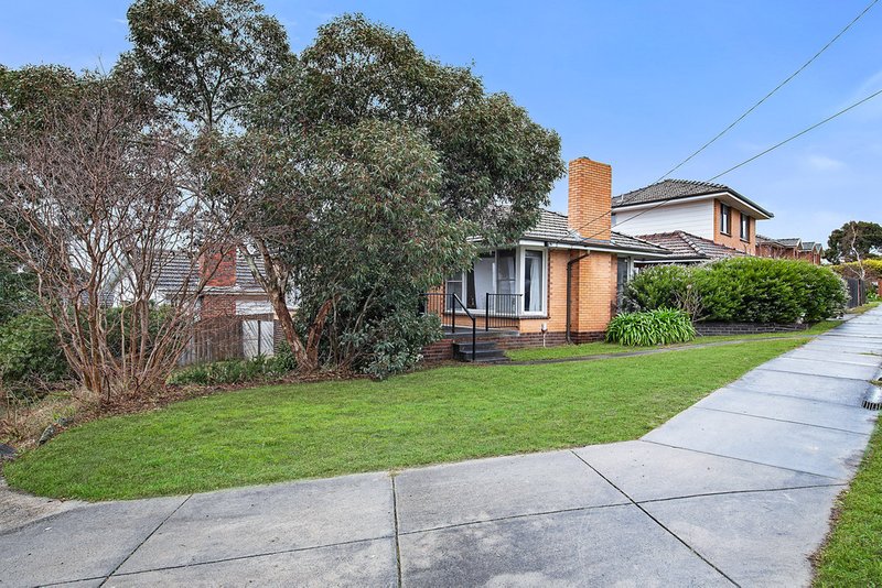 Photo - 14 Barbara Avenue, Glen Waverley VIC 3150 - Image 2