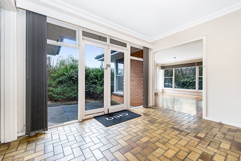 Photo - 14 Barbara Avenue, Glen Waverley VIC 3150 - Image 4